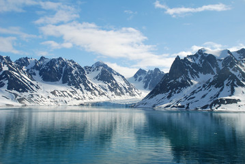 Fototapeta na wymiar Stilles Wasser am Gletscher