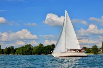 Photo sur Plexiglas Naviguer Yacht à voile en mouvement