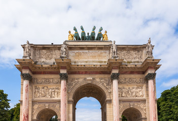 Fototapeta na wymiar Arc de triomphe du carrousel in Paris - France