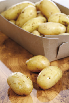Baby- Kartoffeln in Karton