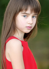 Naklejka premium portrait of little girl outdoors in summer