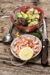 process of preparation of salad with prawns
