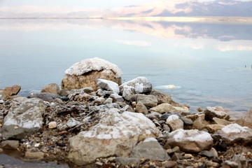 Fototapeta na wymiar Dead Sea Salt at Jordan rocks, Jordan