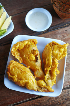 close up thai chicken fried on wooden table