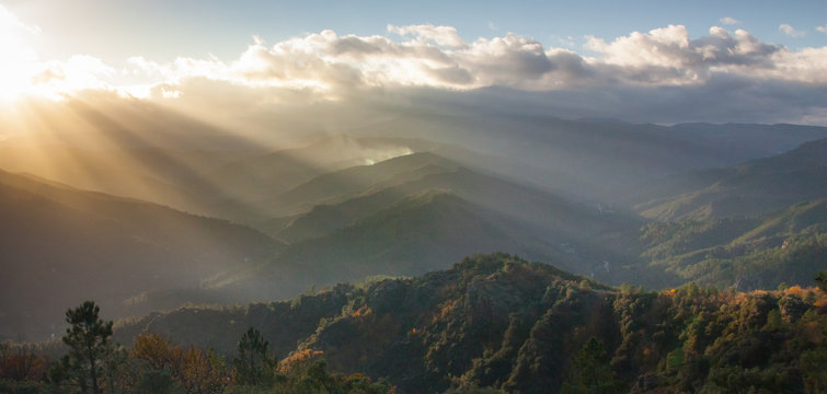 C&eacute;vennes - Couch&eacute; de soleil sur les vall&eacute;es C&eacute;venoles