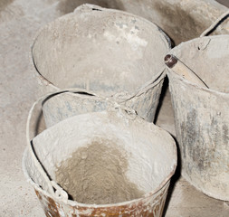 Construction of a cement bucket