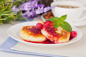 cheese pancake with raspberry jam and mint