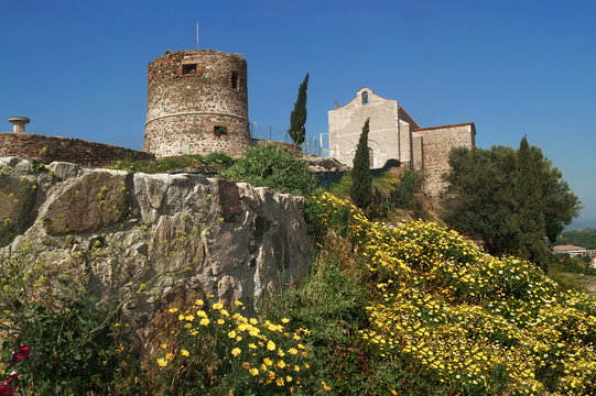 102133 La Garde, village perch&eacute;