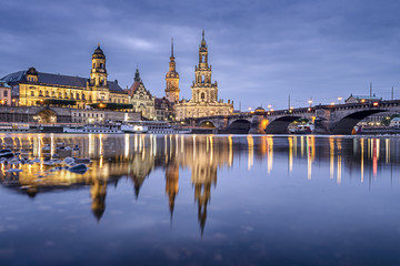 Fototapeta na wymiar Dresden, Germany cityscape on the Elbe River