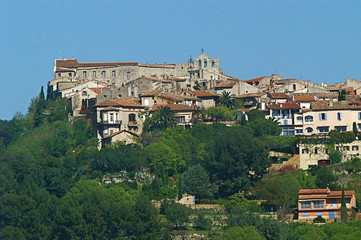 102168 Le Castellet, village perché
