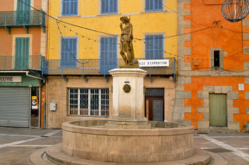 Fototapeta premium 102290 Fontaine au coeur du village