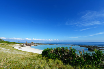 美しい沖縄のビーチと夏空