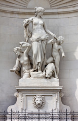 Obraz premium Statue of Tethys on the Facade of the Lloyd Palace in Trieste