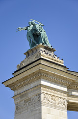 Monumento al Millennio, Particolare del lato sinistro.