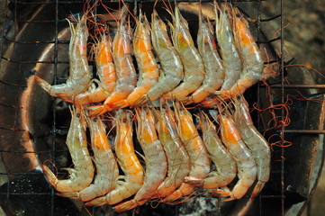 Grilled prawns on the grill