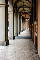 Naklejka premium via Galliera, typowy portyk w Bolonii