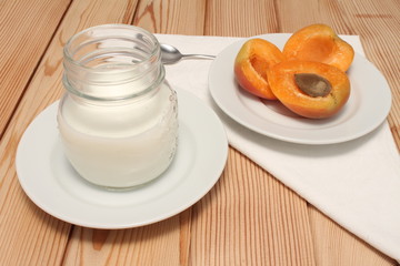 Latte e albicocche