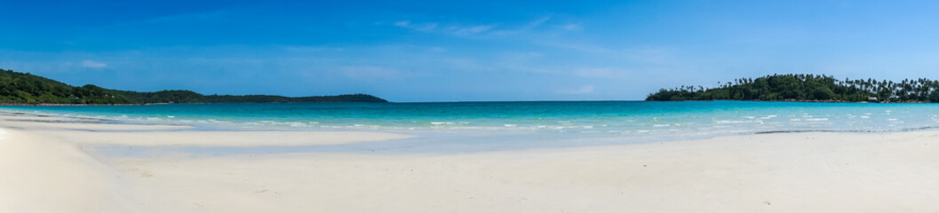 Fototapeta na wymiar Panorama of the tropical sandy beach of Koh Kood, Thailand sea
