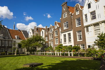 Fototapeta na wymiar Cityscape in Begijnhof, Amsterdam.