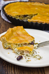 Cheese tart with leek and red beans