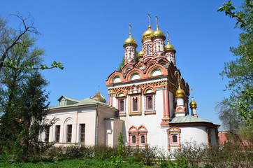 Fototapeta na wymiar Храм Николая Чудотворца на Берсеневке, Москва