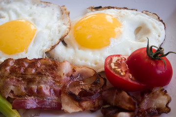 traditional breakfast - bacon and eggs