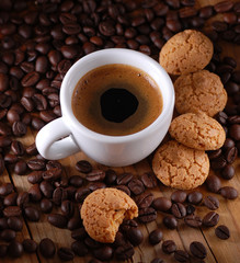 caffè espresso italiano e amaretti