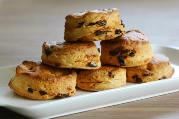Dates and raisins scones