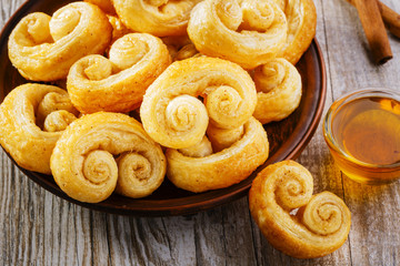 curls puff pastry with cinnamon