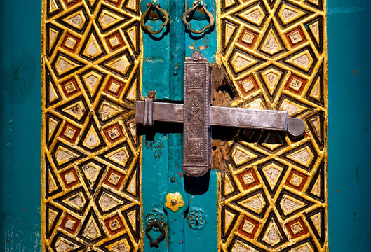Portes &agrave; d&eacute;coration orientale