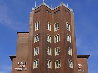 Fototapeta na wymiar Haus der Technik ( HDT ) in ESSEN ( Ruhrgebiet )