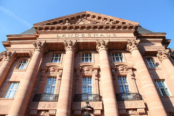 Obraz premium Wiesbaden, Landeshaus (Juli 2014)