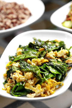 close up vegetable and egg fried in white dish