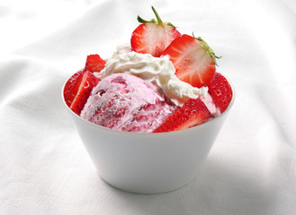 Ice Cream Strawberry in the ceramic cup