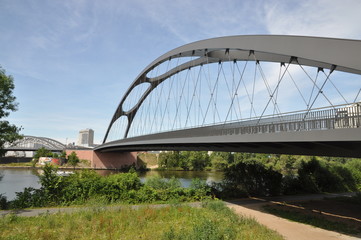 Fototapeta premium Osthafenbrücke in Frankfurt