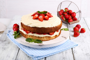 Delicious biscuit cake with strawberries