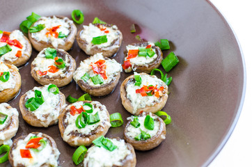 Baked muhrooms with blue cheese, red pepper and spring onion