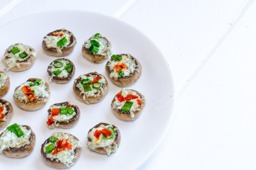 Baked muhrooms with blue cheese, red pepper and spring onion