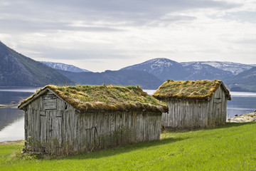 Heuhütten am Misvaerfjord
