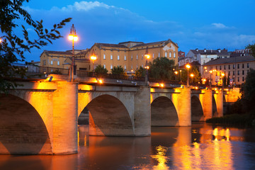 Fototapeta na wymiar Evening view of Logrono. Puente da Piedra