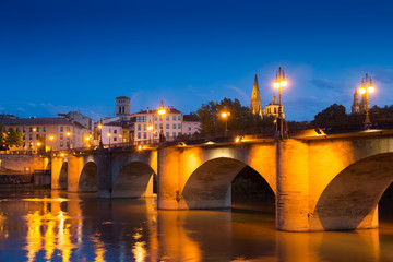 Fototapeta na wymiar Evening view of Logrono. Puente da Piedra over Ebro