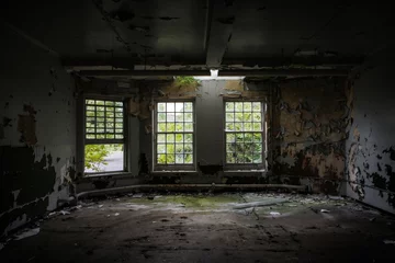 Foto op Plexiglas Oude verlaten gebouwen oud verlaten gebouw
