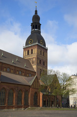 У Домского собора майским днем. Рига