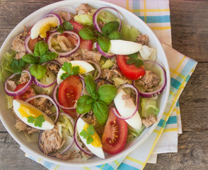 salad with tuna, eggs, tomatoes, onions and basil