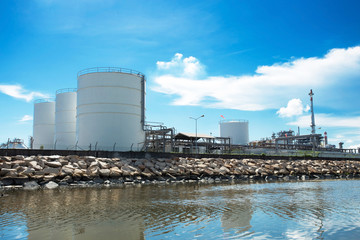 Large natural gas storage tanks