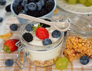 Diet dessert of yogurt and berries