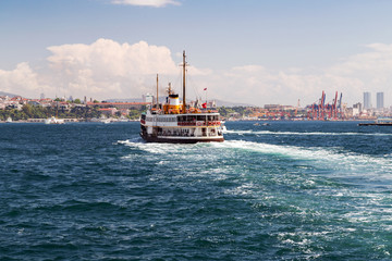 Obraz premium Passenger vessel in Bosporus, Istanbul, Turkey.