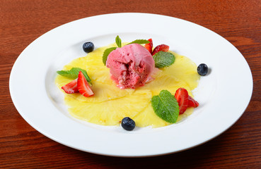 Rraspberry ice-cream with pineapple