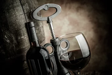 Cercles muraux Vin bouteille et baril en verre de vin