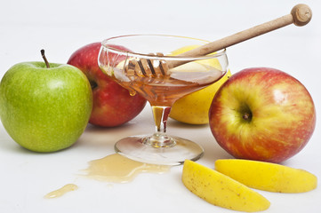 honey with apple for Rosh Hashana – jewish new year